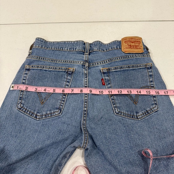 Levi's Classic Capris Medium Wash Cropped Jeans 5-pocket Women's Size 8 - Picture 10 of 13